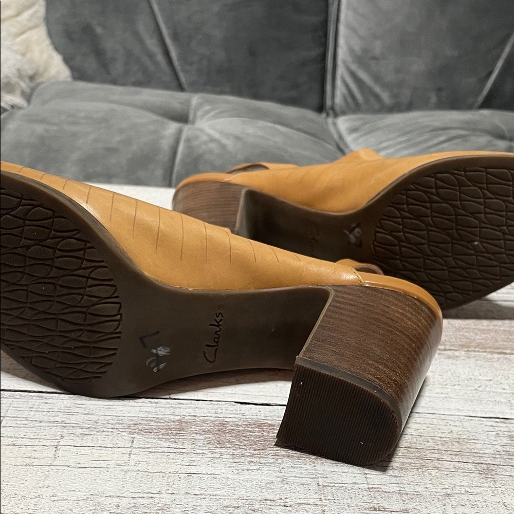 CLARKS Tan Women's Briatta Slingback Heels Size 9 - Picture 6 of 7
